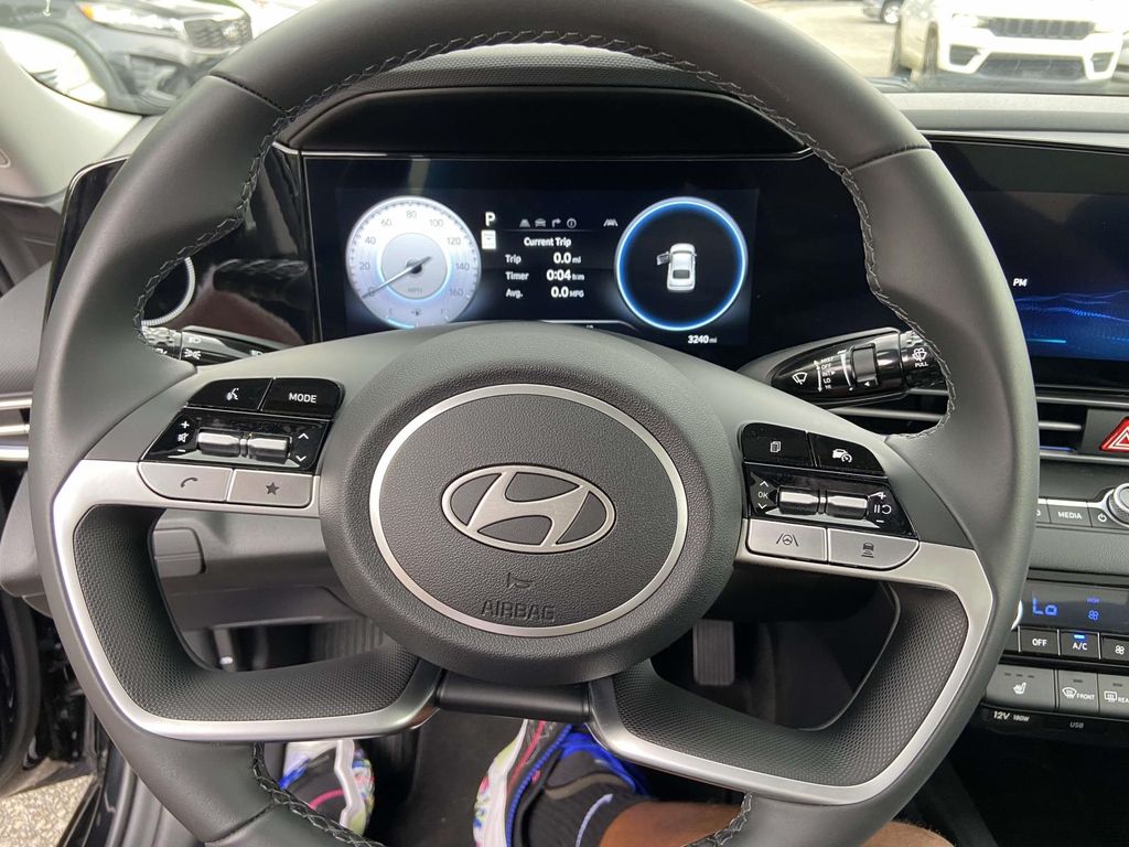 Used 2025 Black Hyundai Limited image 33