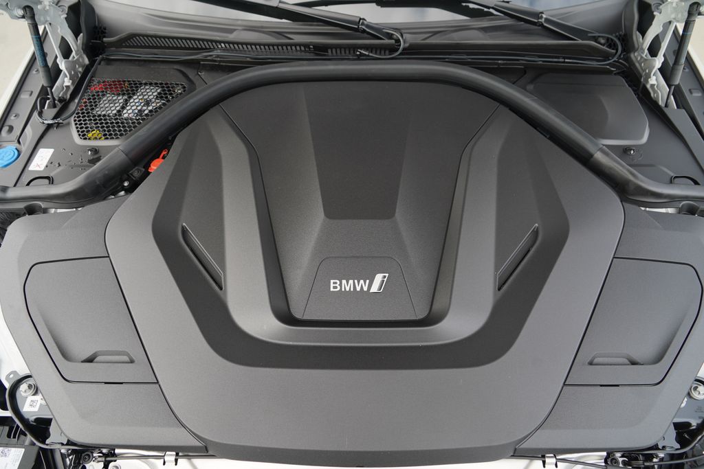 Thumbnail: 2026 BMW i4 - 21