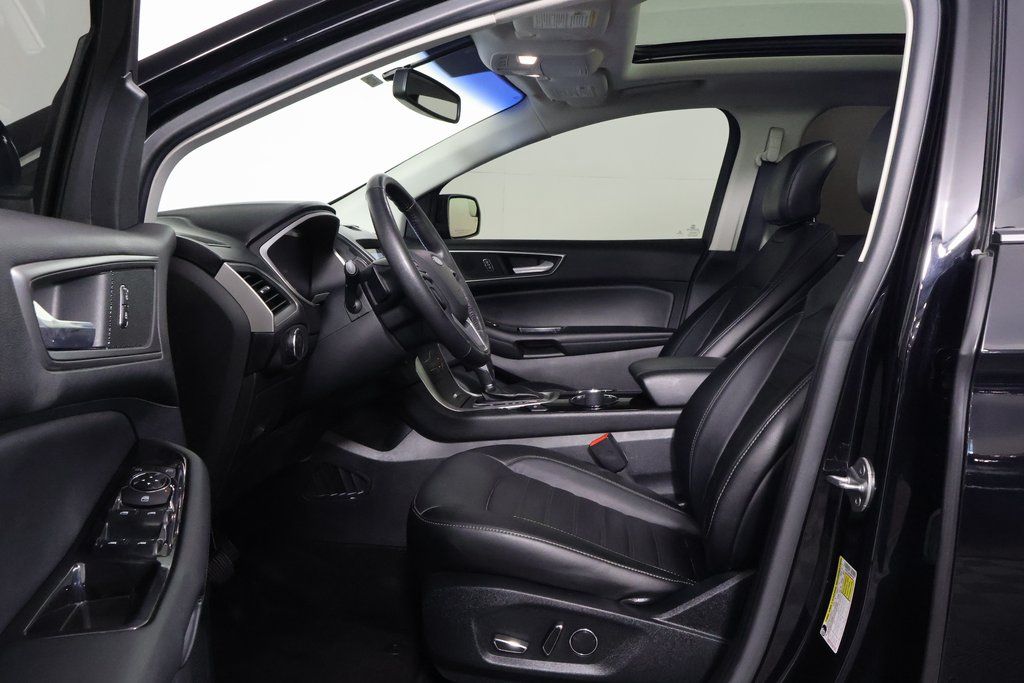 Thumbnail: 2016 Ford Edge - 10