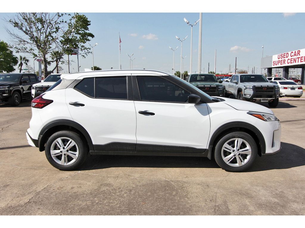 2025 Nissan Kicks Play S - 4