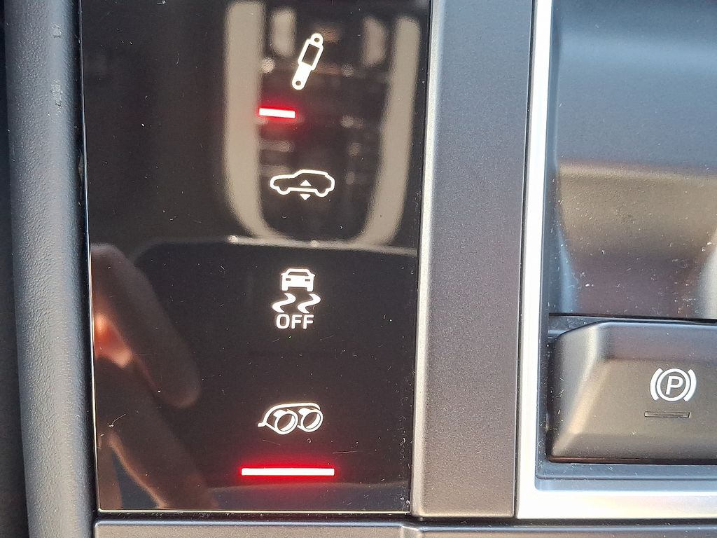 Thumbnail: 2022 Porsche Macan - 29