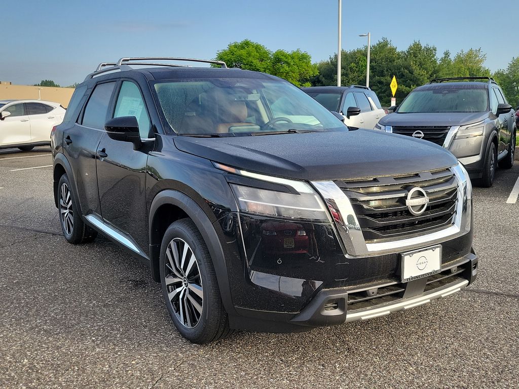 2025 Nissan Pathfinder Platinum 2