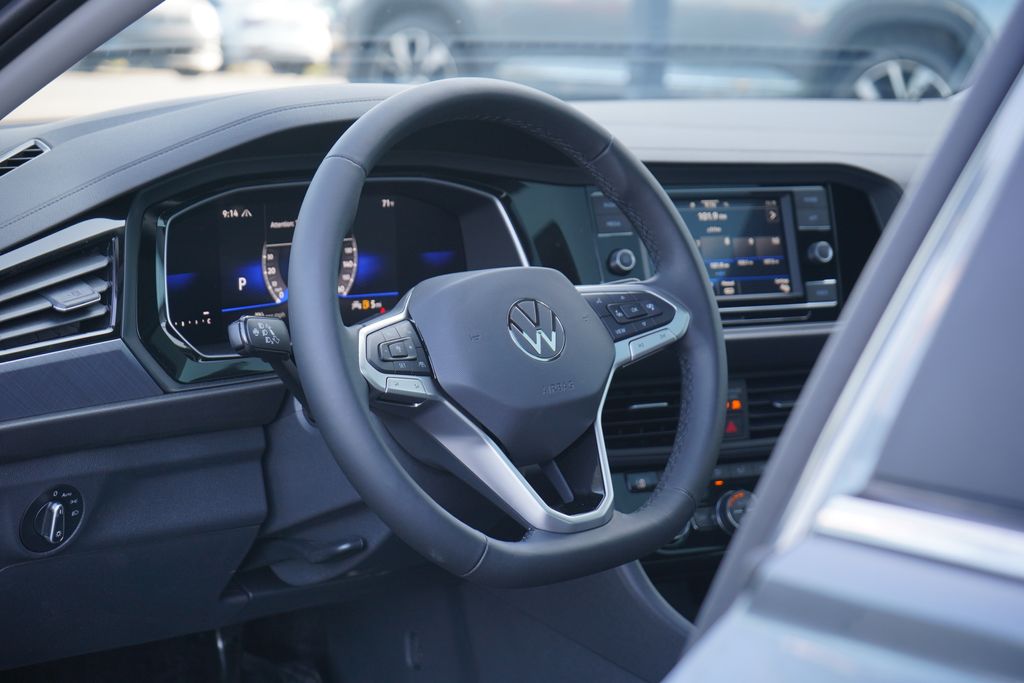 2024 Volkswagen Jetta SE 8