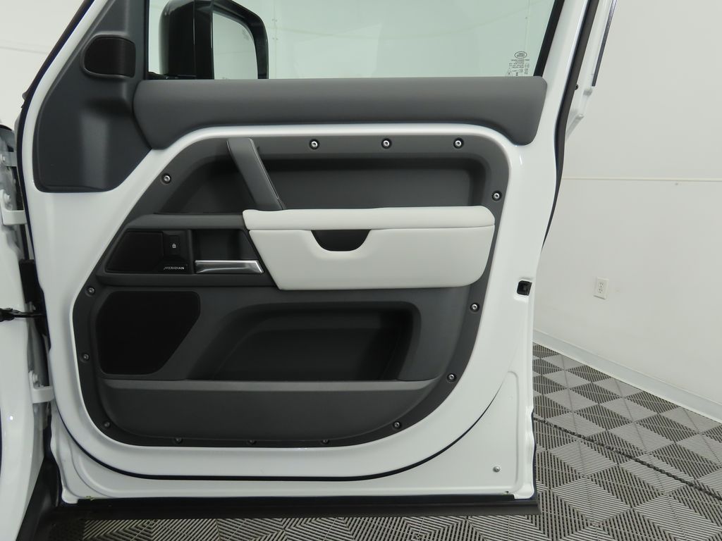 Thumbnail: 2025 Land Rover Defender - 27