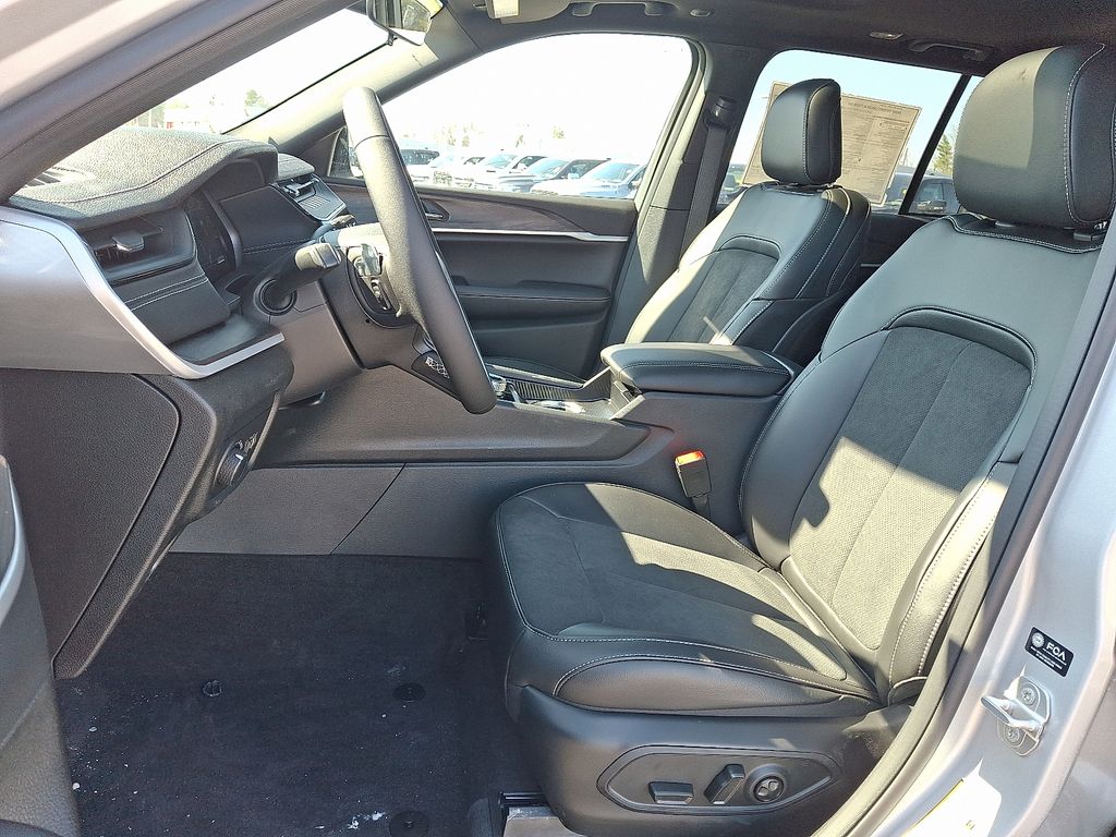 2026 Jeep Grand Cherokee — photo 9