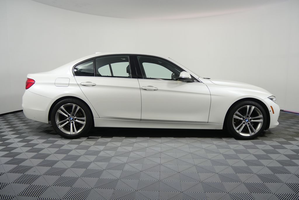 Thumbnail: 2016 BMW 3 Series - 2