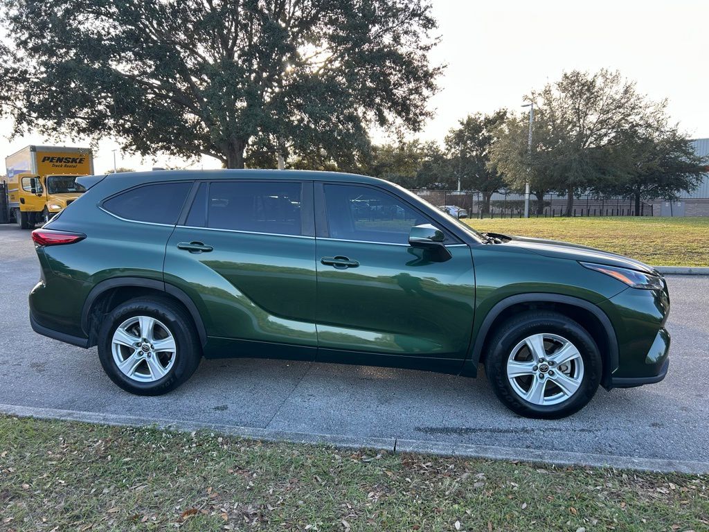 Thumbnail: 2023 Toyota Highlander - 6
