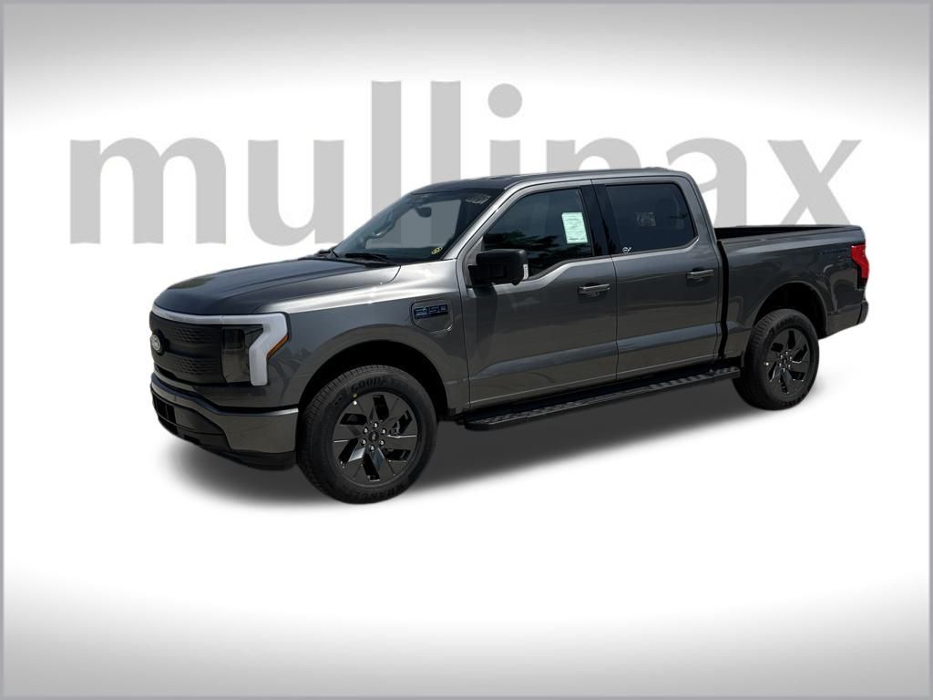 2025 Ford F-150 Lightning photo 4