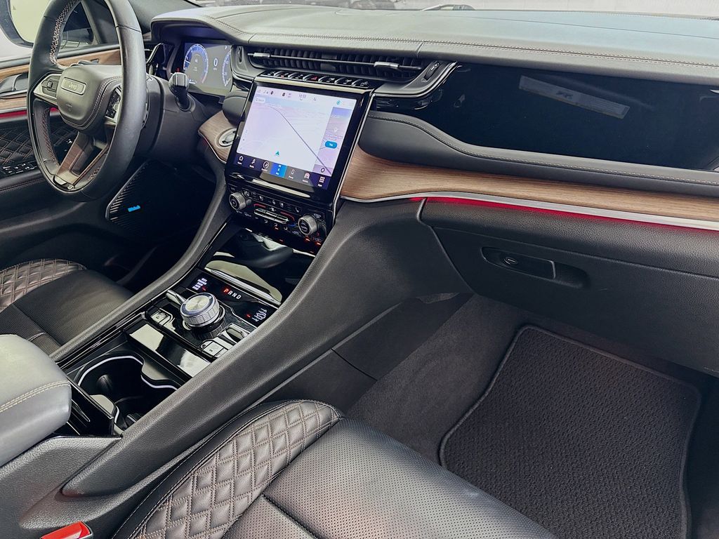 Thumbnail: 2022 Jeep Grand Cherokee - 30