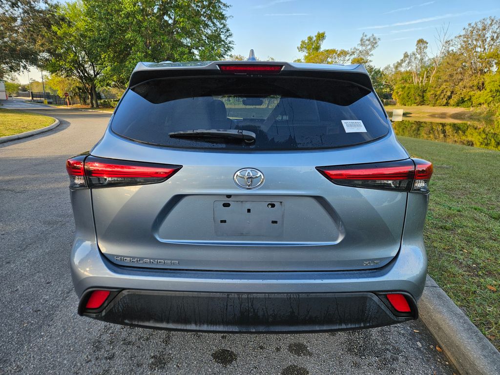 2022 Toyota Highlander XLE 4