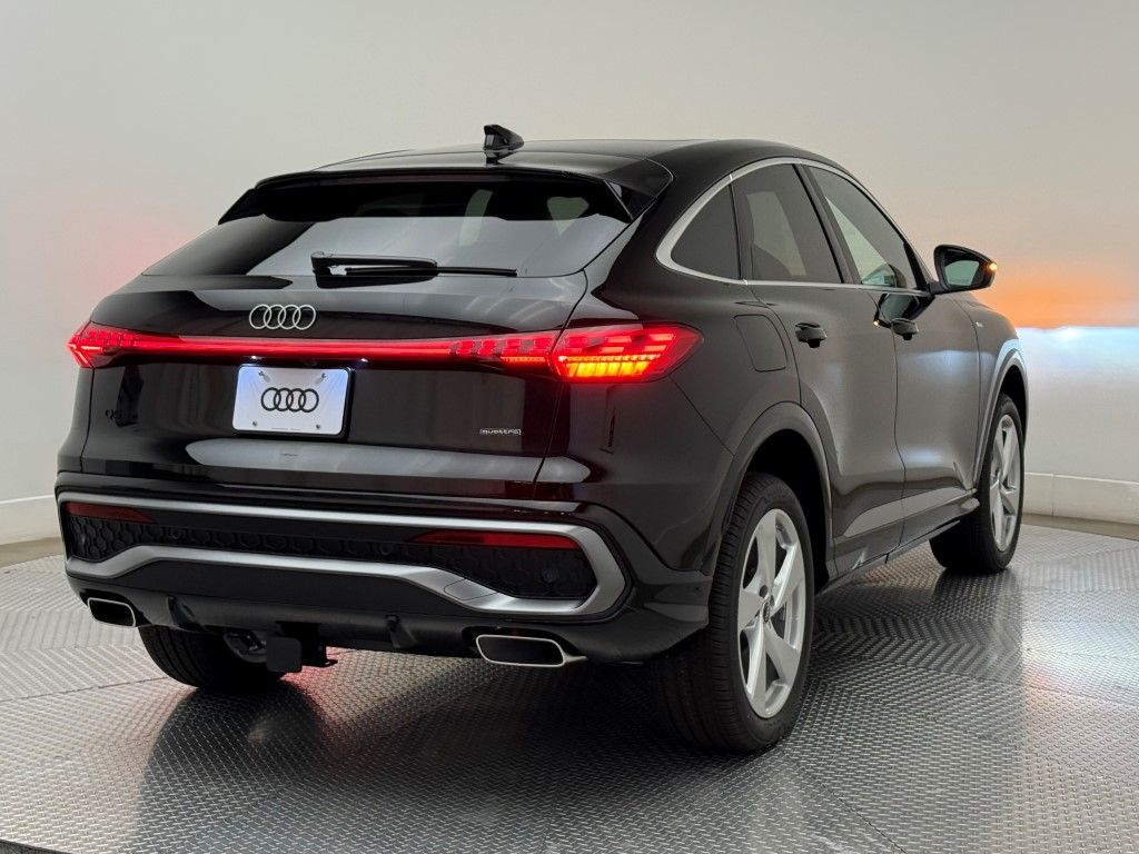 Thumbnail: 2025 Audi Q5 - 9