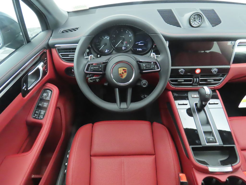 Thumbnail: 2025 Porsche Macan - 13
