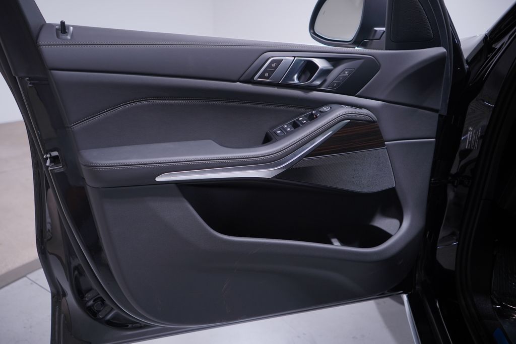 Thumbnail: 2026 BMW X5 - 10