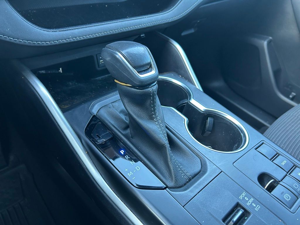 Thumbnail: 2023 Toyota Highlander - 26