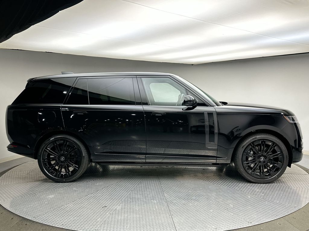 2025 Land Rover Range Rover SE 4