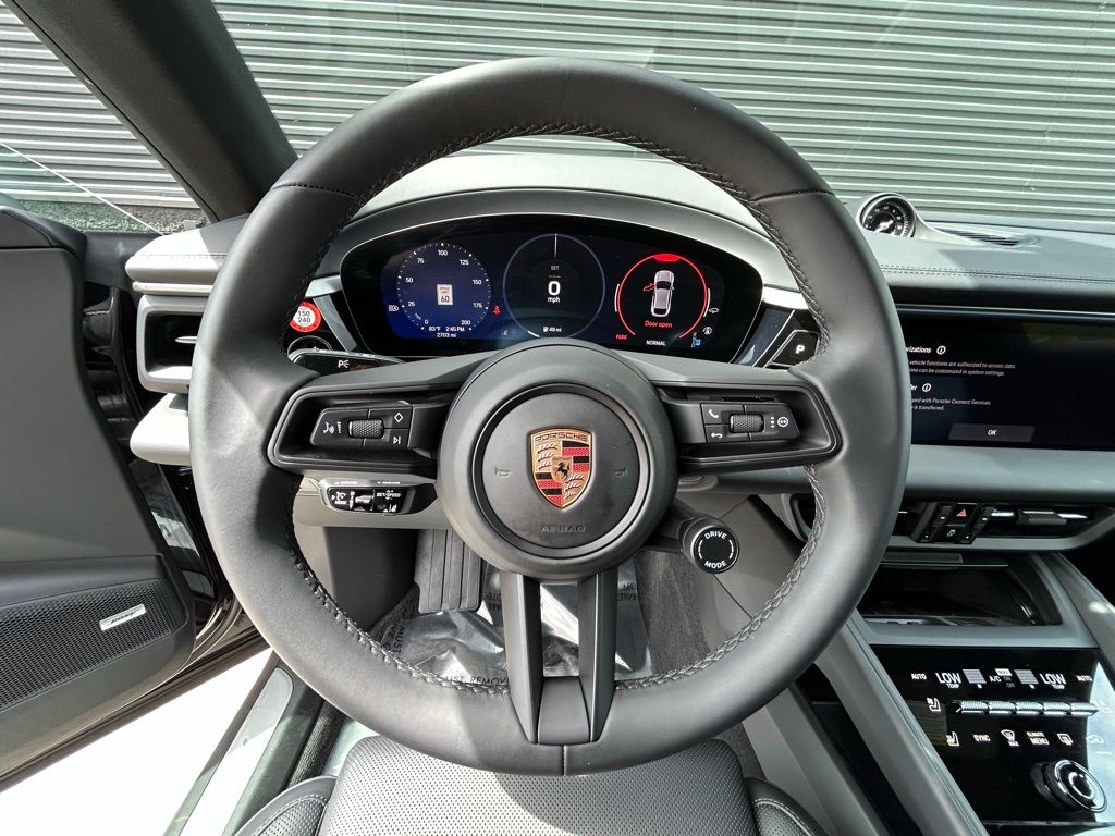 Thumbnail: 2025 Porsche Macan - 16