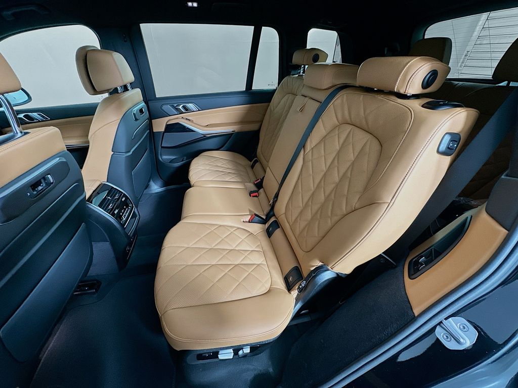 Thumbnail: 2026 BMW X7 - 17