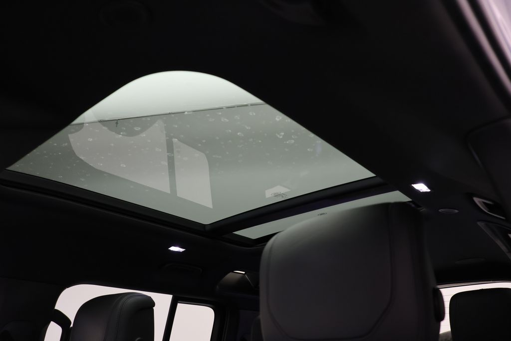 Thumbnail: 2022 Land Rover Defender - 13