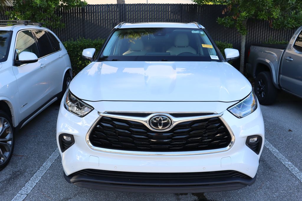 Thumbnail: 2022 Toyota Highlander - 5
