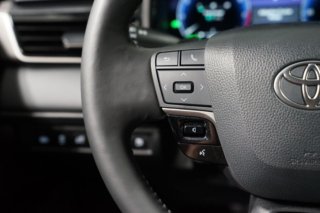 Thumbnail: 2025 Toyota Camry - 14