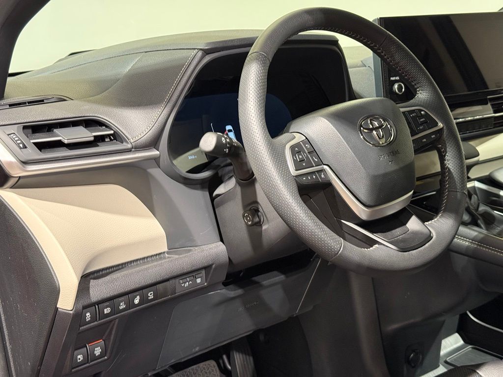 Thumbnail: 2026 Toyota Sienna - 17