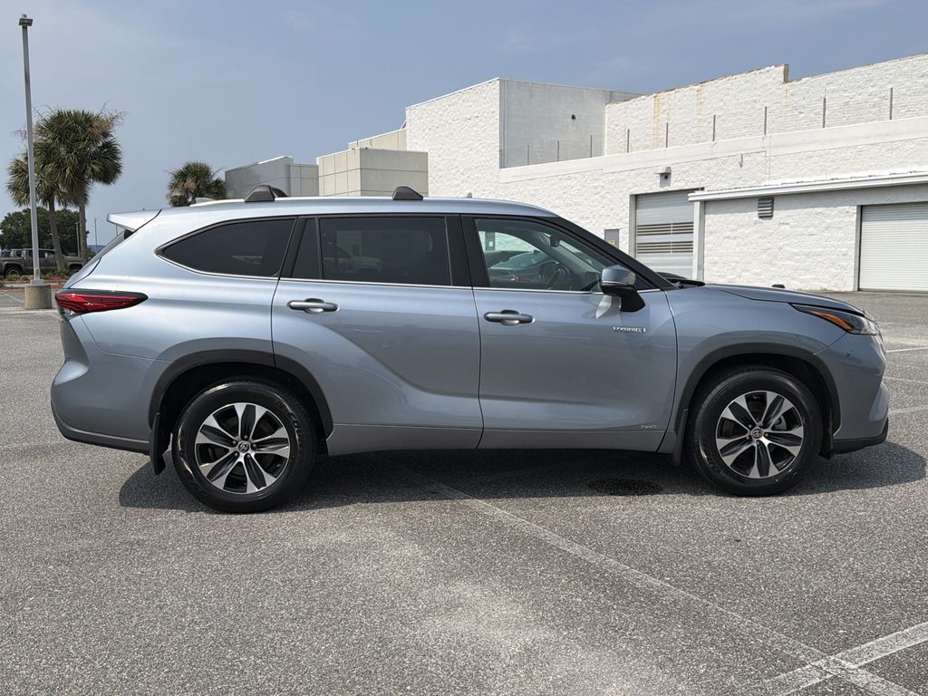 Used 2021 Toyota Highlander Hybrid SUV