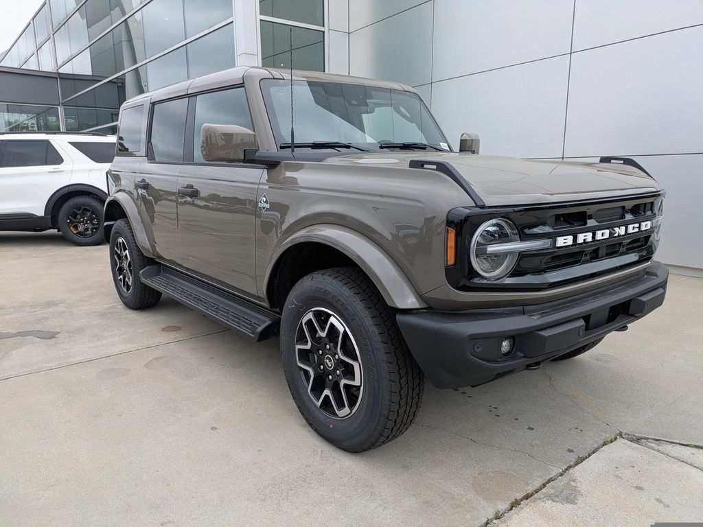 2026 Ford Bronco Outer Banks