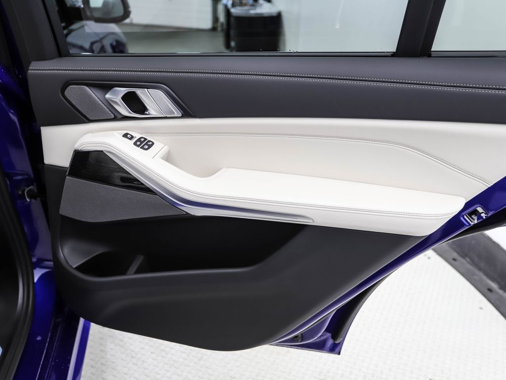 Thumbnail: 2026 BMW X7 - 26