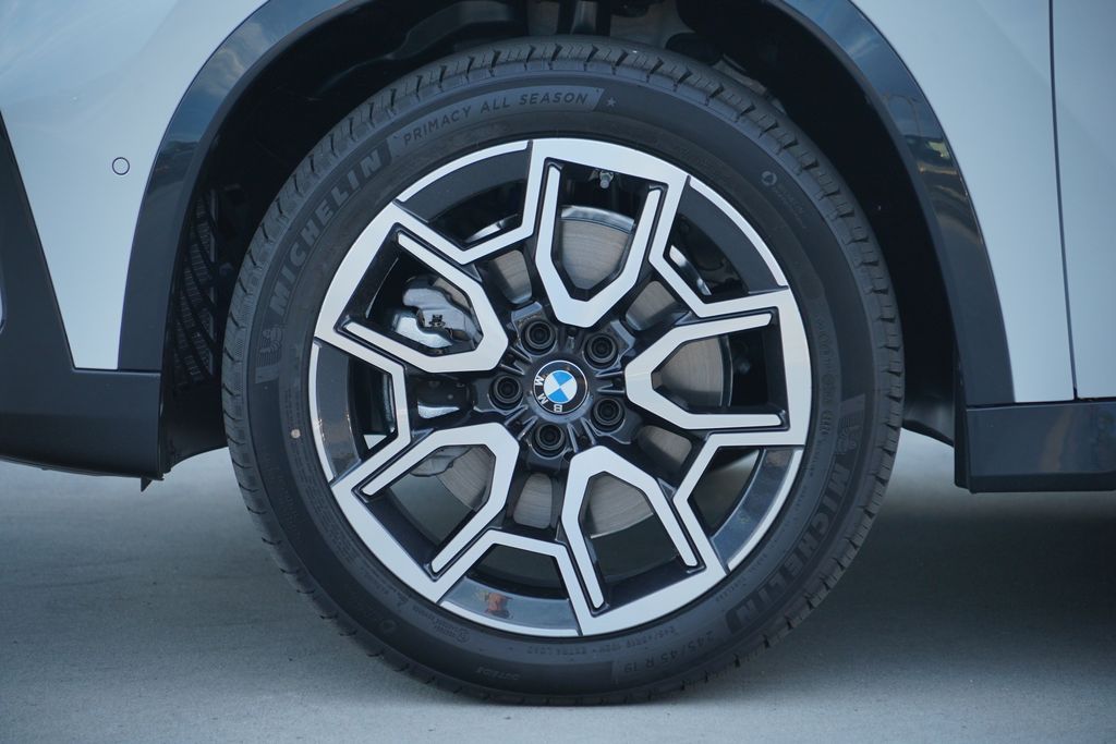 Thumbnail: 2027 BMW X1 - 6