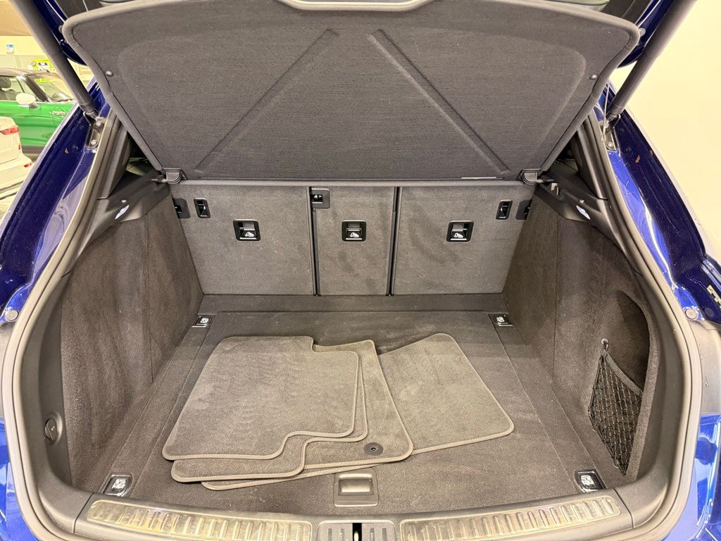 Thumbnail: 2022 Porsche Macan - 23