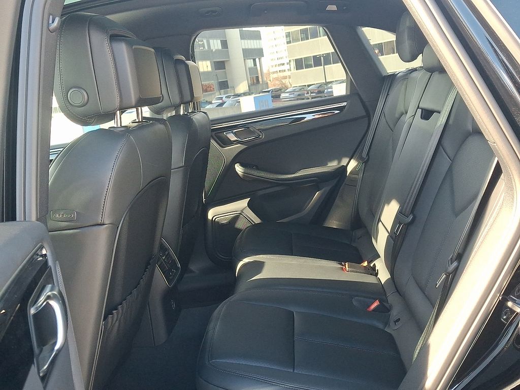 Thumbnail: 2026 Porsche Macan - 14