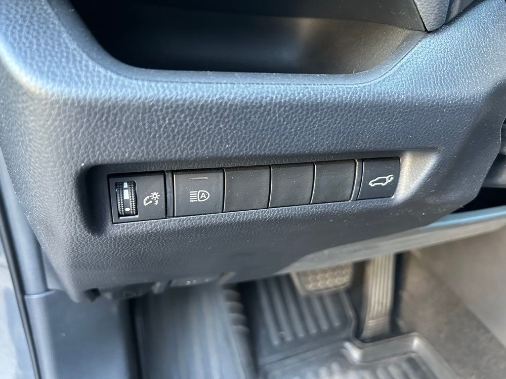 Thumbnail: 2021 Toyota RAV4 - 18