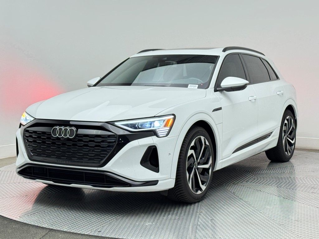 Thumbnail: 2024 Audi Q8 e-tron - 6