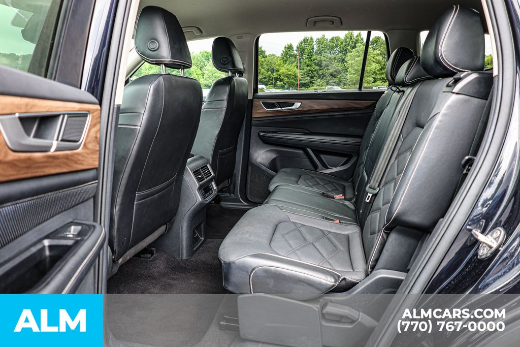 Used 2024 Black Volkswagen 2.0T SE w/Technology image 18
