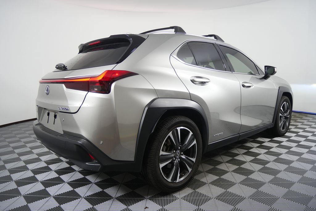 Thumbnail: 2020 Lexus UX - 3