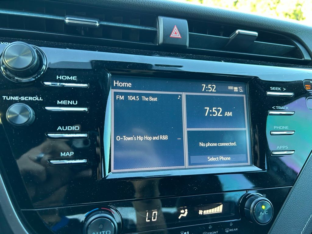 Thumbnail: 2019 Toyota Camry - 24