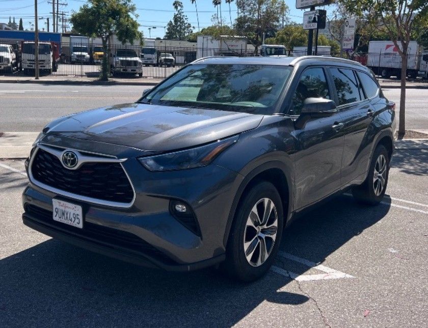 Magnetic Gray Metallic 2025 Toyota Highlander SUV / Crossover Front-Wheel Drive 8-Speed Automatic