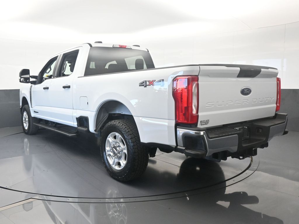 Used 2025 Oxford White Ford XLT image 4