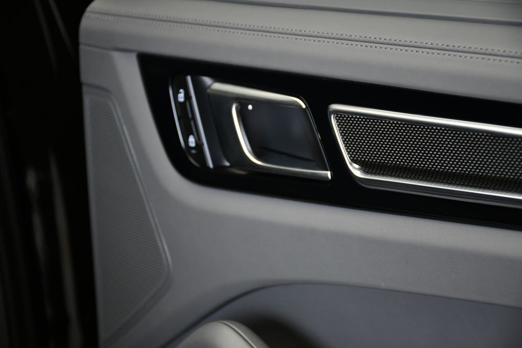 Thumbnail: 2023 Porsche Cayenne - 30