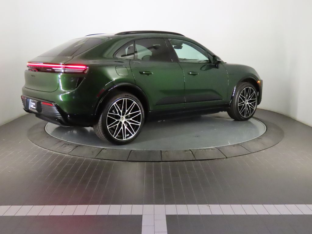 Thumbnail: 2024 Porsche Macan - 7