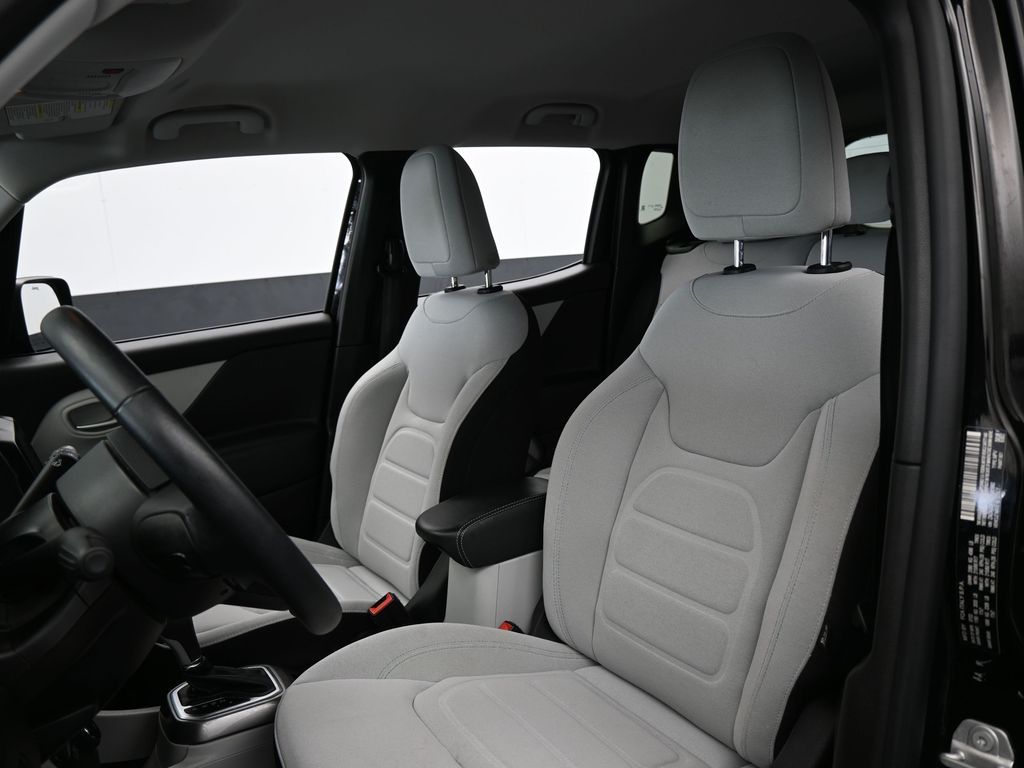 Used 2022 Black Clearcoat Jeep Latitude image 10