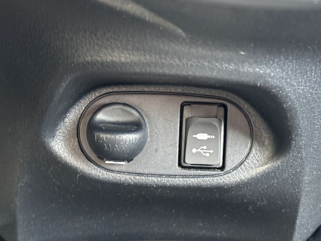 Thumbnail: 2016 Toyota Yaris - 15