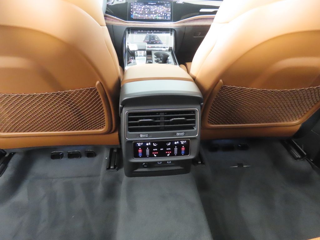 Thumbnail: 2026 Audi Q8 - 25