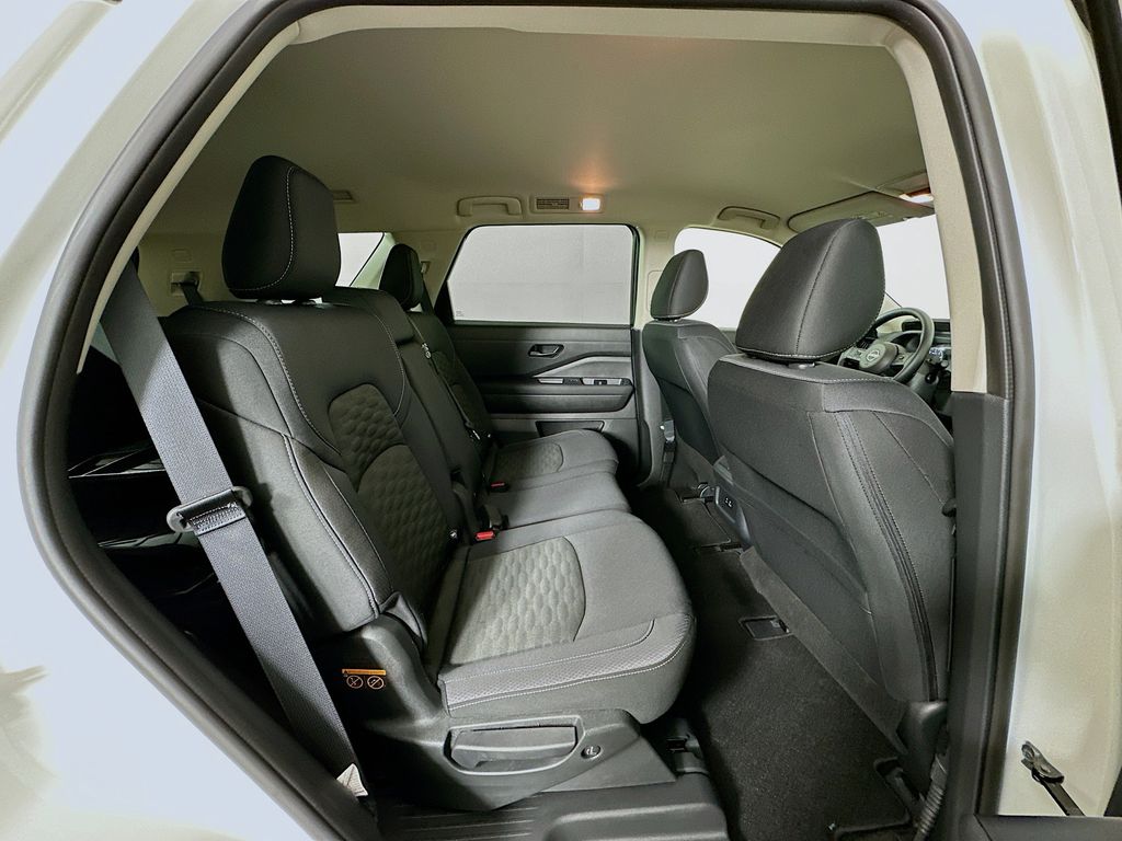 2024 Nissan Pathfinder S 25