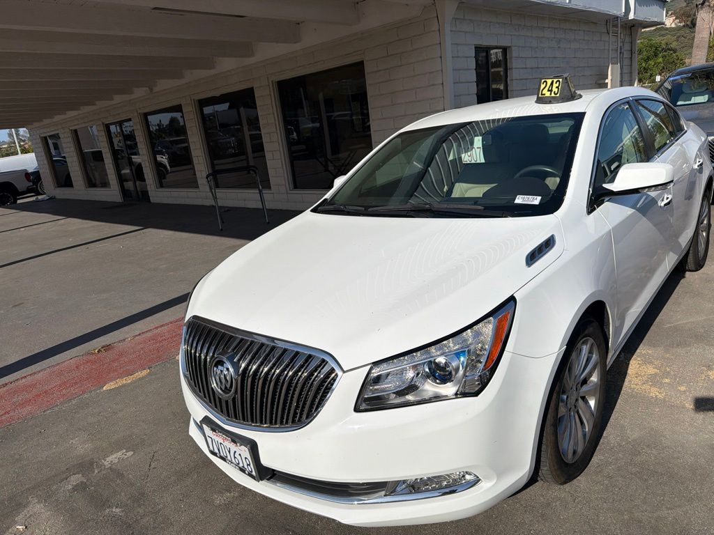 Summit White 2016 Buick LaCrosse Sedan Front-Wheel Drive 6-Speed Automatic Overdrive