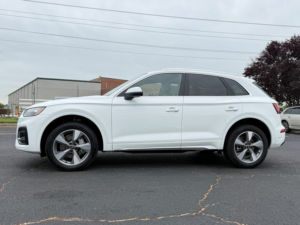 Thumbnail: 2023 Audi Q5 - 4