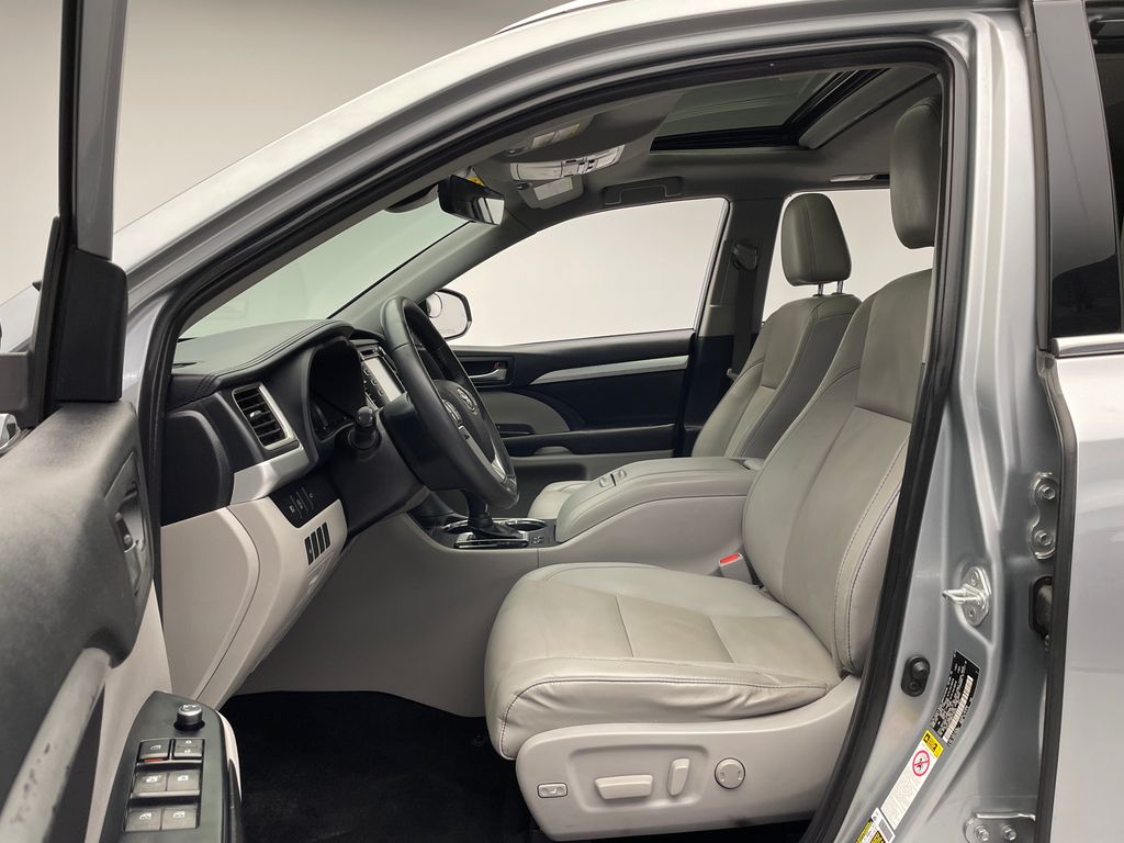 Thumbnail: 2019 Toyota Highlander - 12