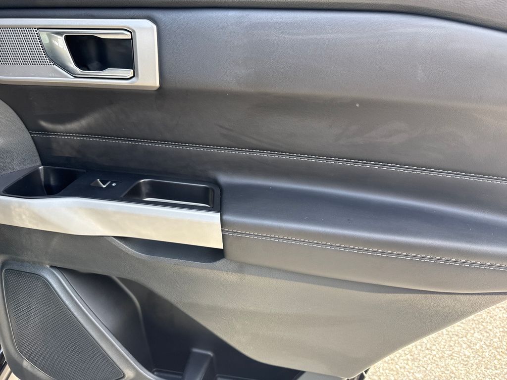 Used 2024 Ford Explorer SUV