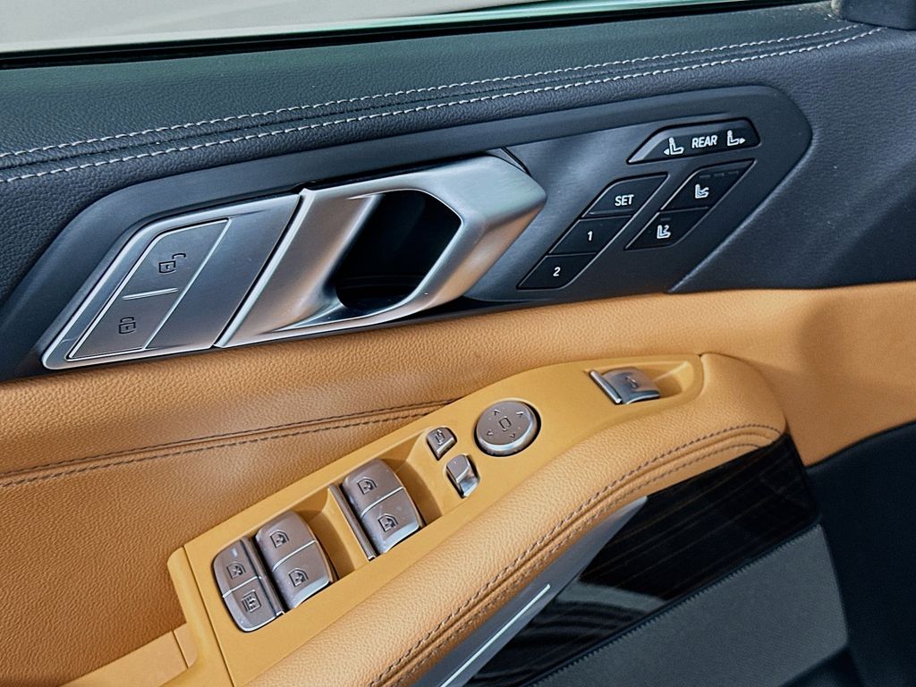 Thumbnail: 2021 BMW X7 - 18