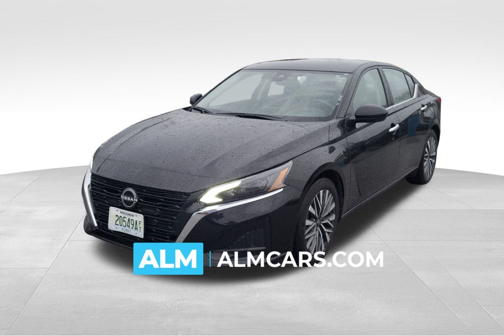 2024 Nissan Altima SV's photo